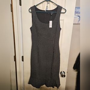 White House Black Market Black & White Sleeveless body perfecting Dress Size 4